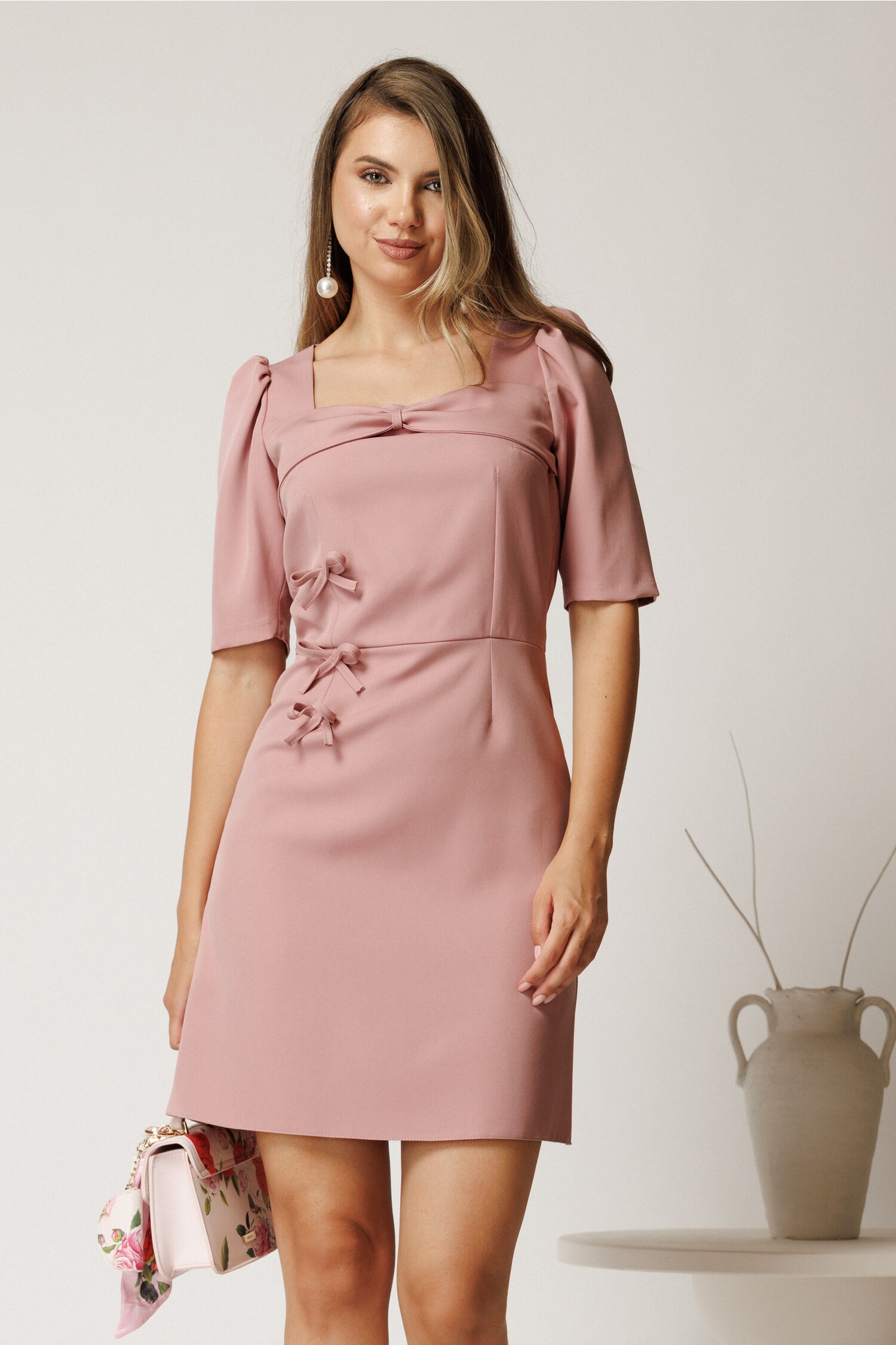 rochie-scurta-roz-din-stofa-cu-fundite-1409626-1126627-4.jpeg