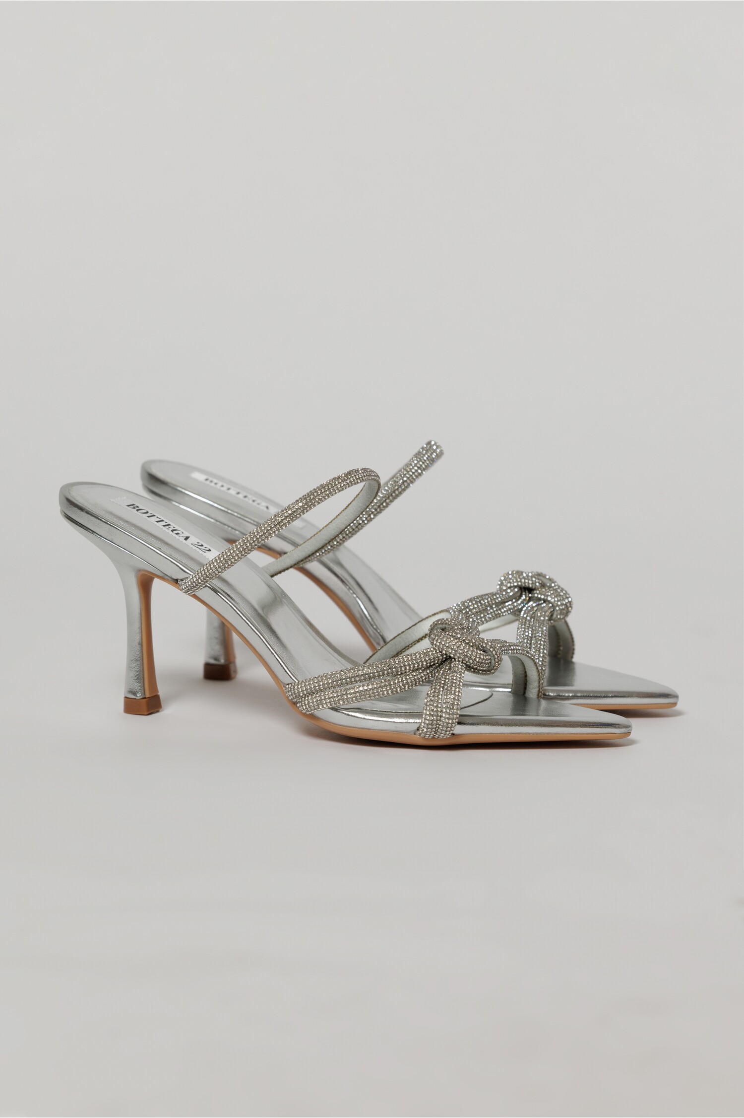 sandale-elegante-argintii-cu-varf-ascutit-si-barete-cu-strasuri-1446739-1144213-4.jpeg